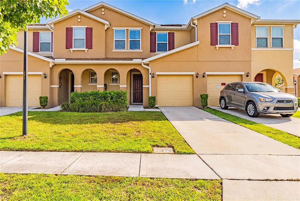 4 bed, 3.5 bath, 1649 sqft, $2,600 — Photo 1