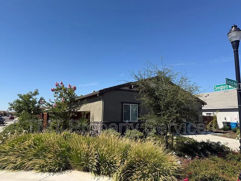 3 bed, 2.0 bath, $3,500 — Photo 3