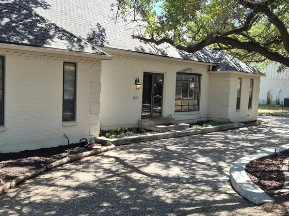 1909 Dakar Rd E, Fort Worth, TX 76116