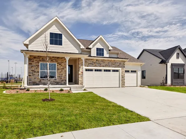565 NW Mosaic Ave, Waukee, IA 50263