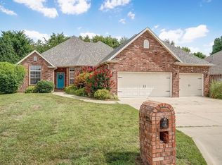 1645 W Village Ln, Springfield, MO 65807