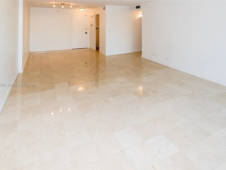 10101 E Bay Harbor Dr #404 — Photo 10