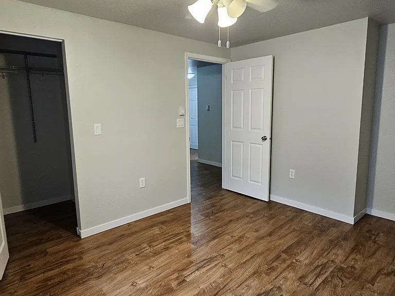 5402 Cedar St — Photo 4