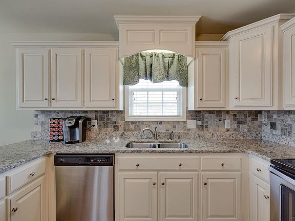 4th image of 173 Longspur Dr