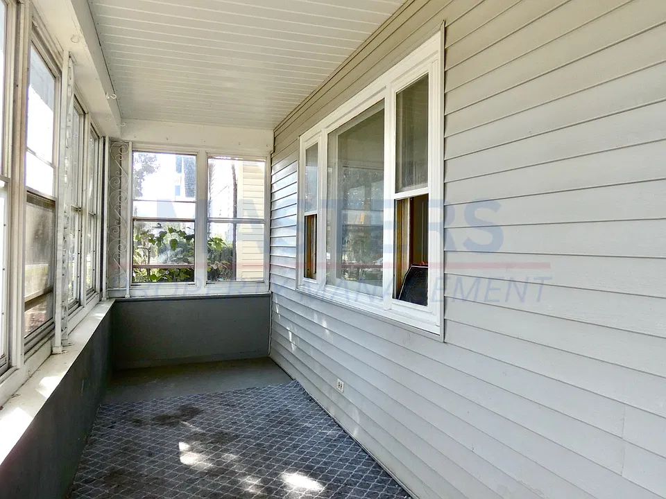 112 Ralph St