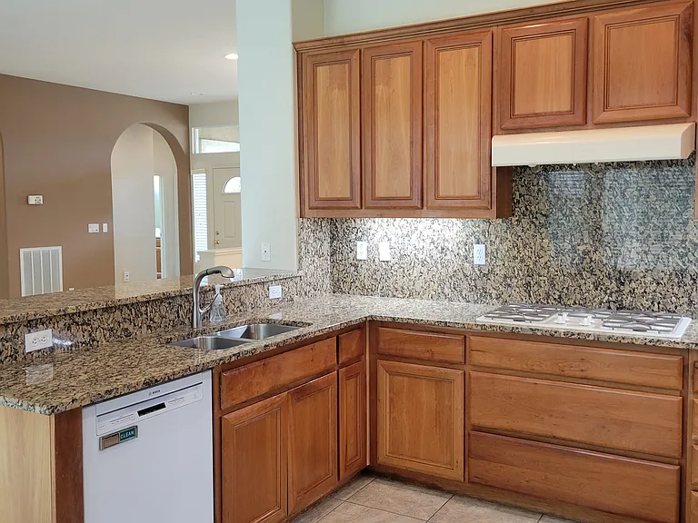 519 Western Hills Dr — Photo 9