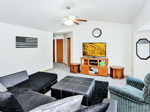 5th image of 630 S Stanley Ct