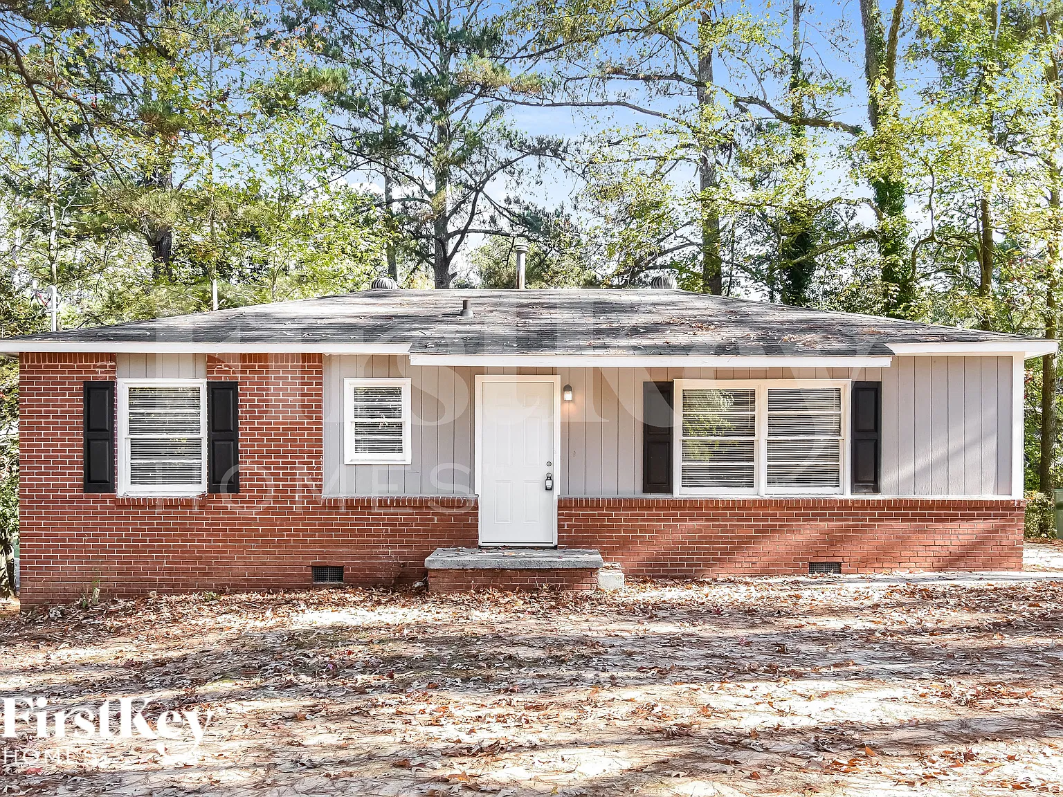 3 bed, 1.0 bath, 1025 sqft, $1,660 — Photo 1