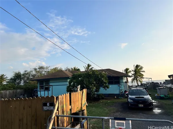 54 Beach Pl, Kaunakakai, HI 96748