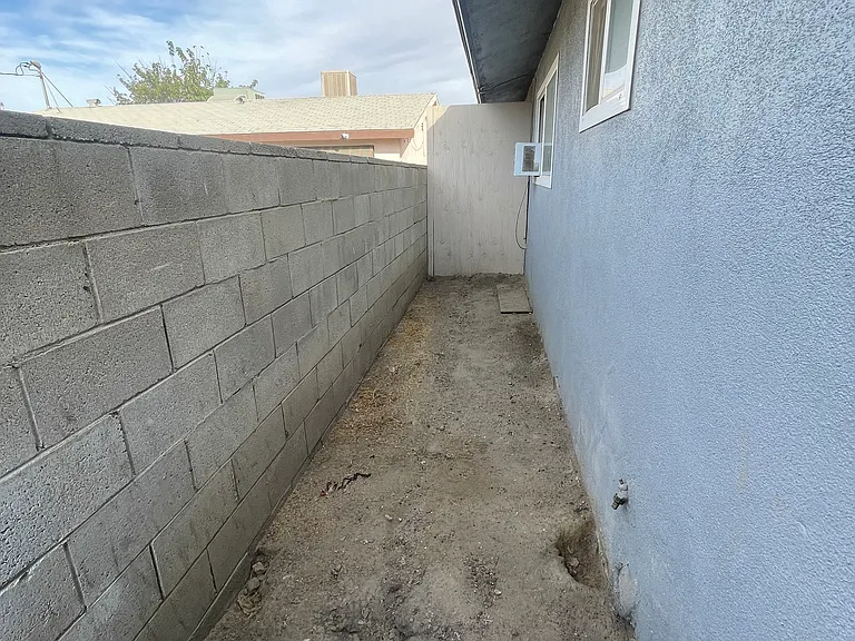 600 S Real Rd #4 — Photo 9
