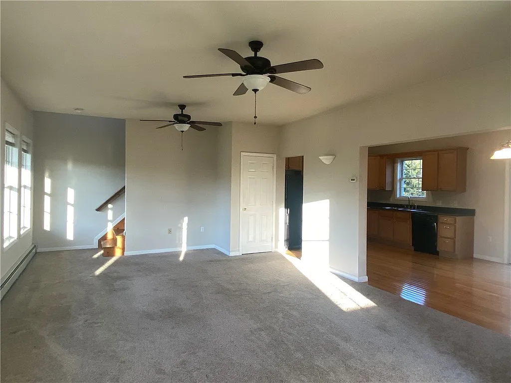 2 bed, 1.5 bath, 1200 sqft, $1,300 — Photo 2