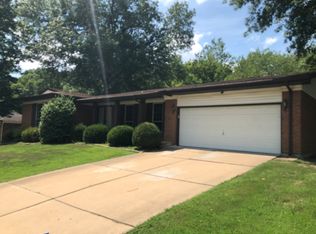 44 Smoke Tree Ct, Fenton, MO 63026