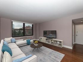 102 Christopher Columbus Dr
