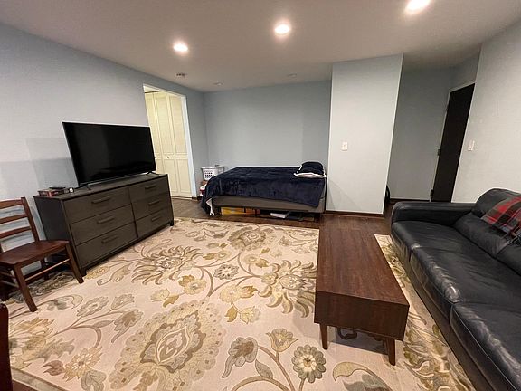 5th image of 515 W Wrightwood Ave APT 304