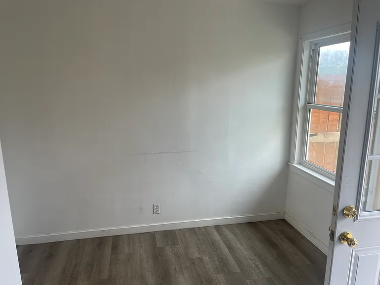 991 Suiter St #B — Photo 8