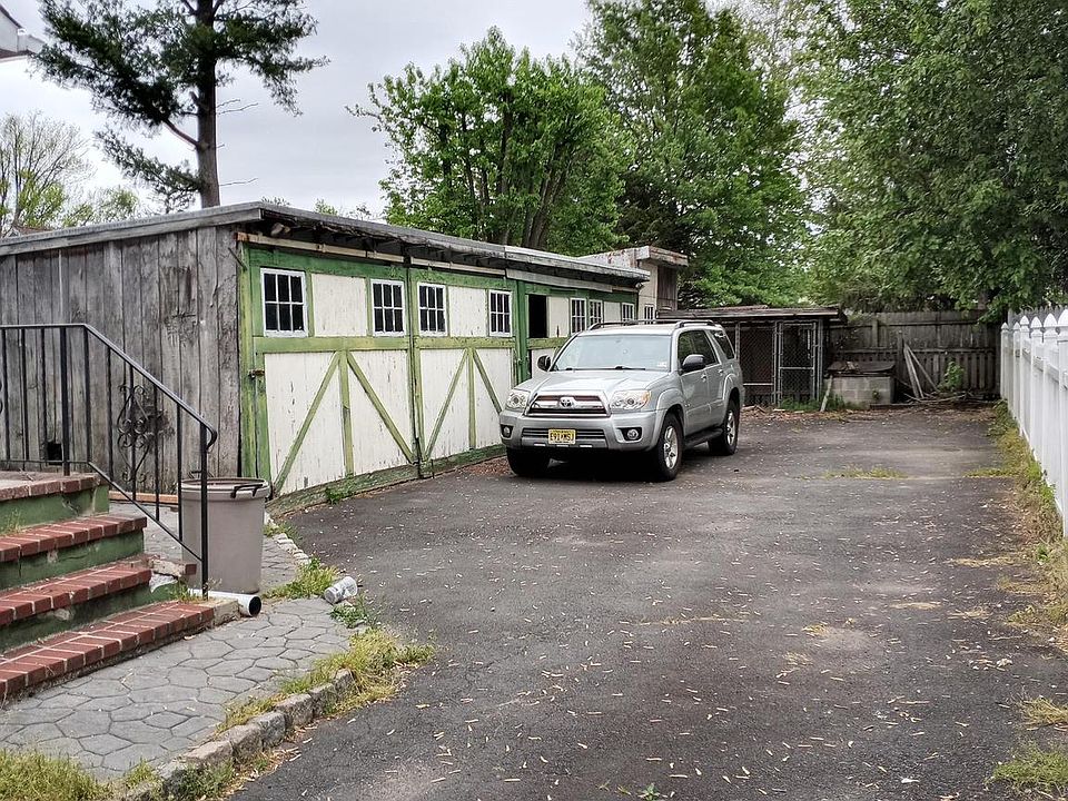 2nd image of 472-476 S Logan Ave