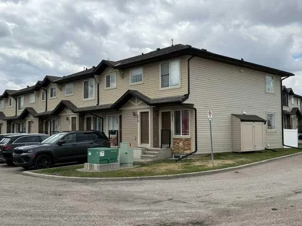 270 E Saddlebrook Point NE, Calgary, AB T3J 0G3