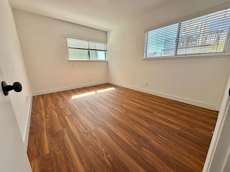 2201 Manhattan Ave — Photo 14