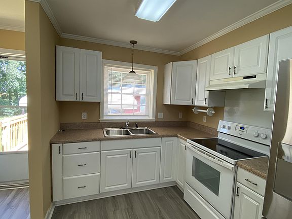 5th image of 624 1/2 S Avon St #1