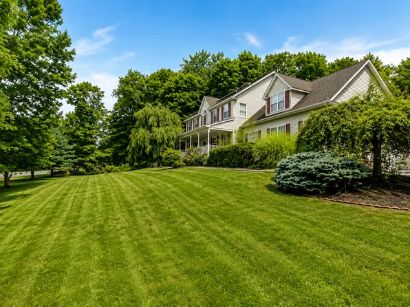 4 McNamara Dr, Campbell Hall, NY 10916