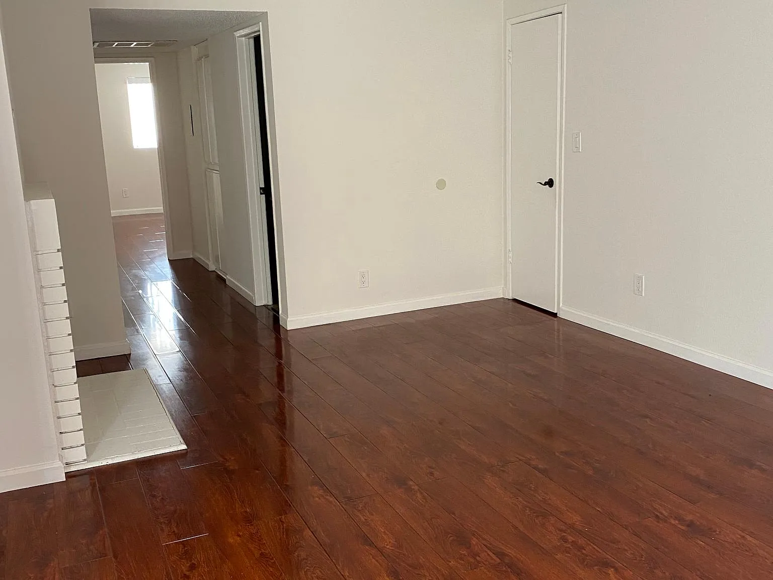 501 E Magnolia Blvd — Photo 2