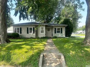 1302 S 10th St, Clinton, IA 52732
