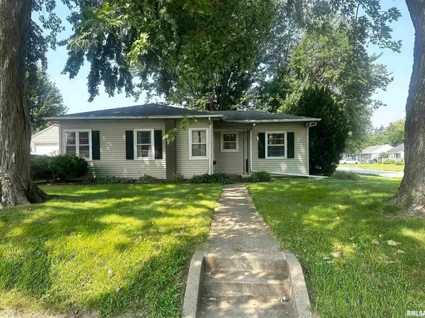 1302 S 10th St, Clinton, IA 52732