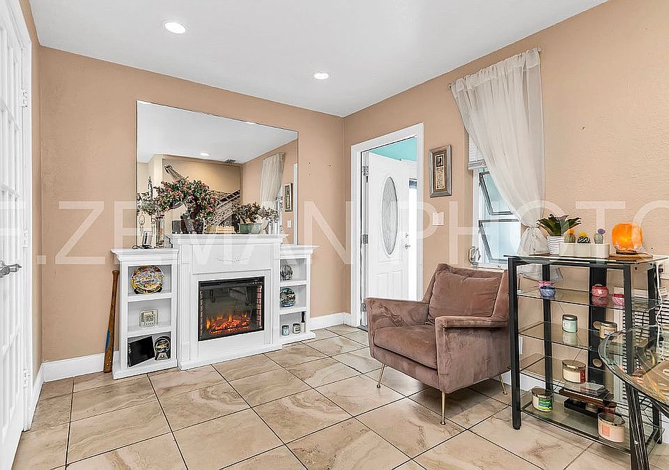 1st image of 557 NW 52nd St
