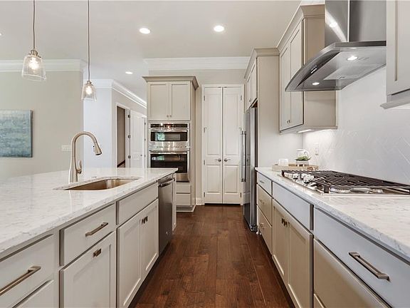 4th image of 337 Little Pine Ln
