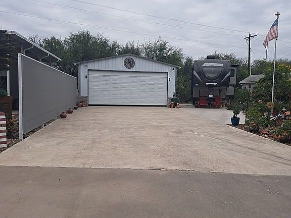 3rd image of 2516 E Bogey Dr