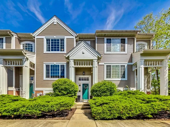 2256 Daybreak Dr, Aurora, IL 60503