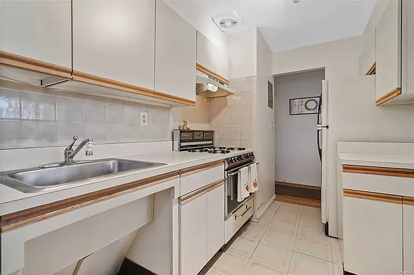 Sold by Century 21 Amiable Realty Group II Inc | media 10