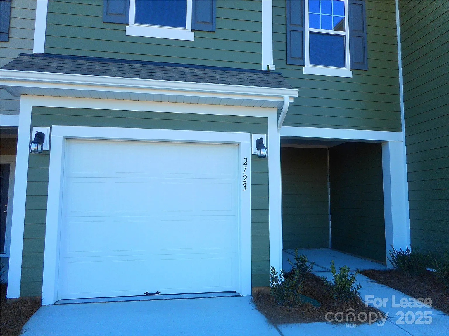 3 bed, 2.5 bath, 1666 sqft, $1,925 — Photo 2
