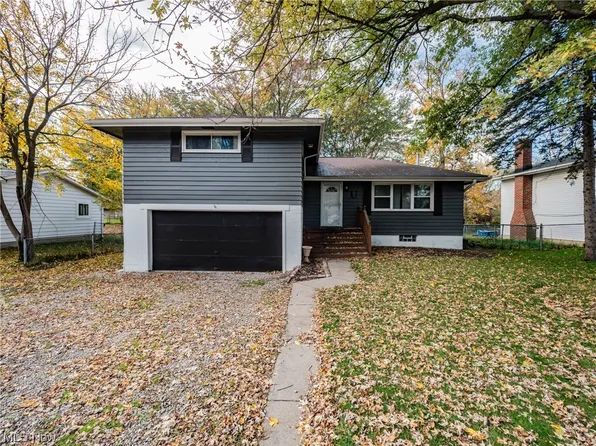 844 Sheffield Rd, Sheffield Lake, OH 44054