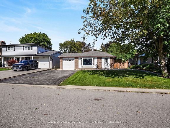 2nd image of 16 Lockton Cres