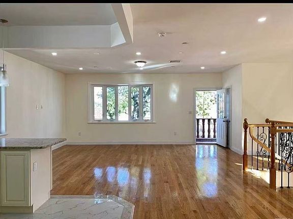 4th image of 4340 165th St Floor 2