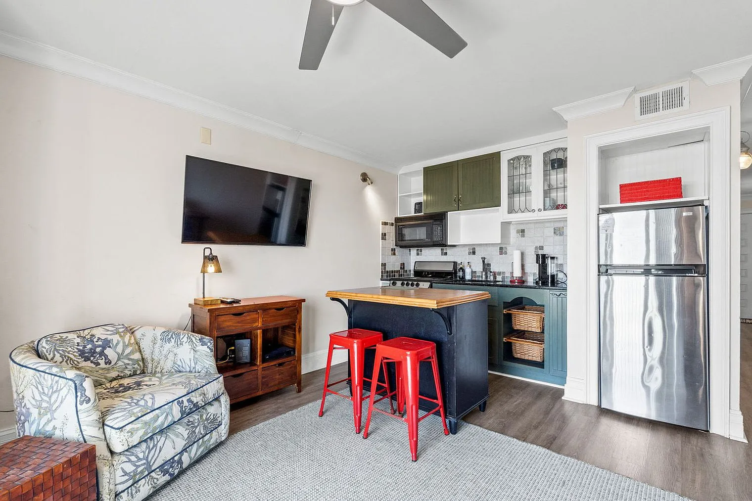 1 bed, 1.0 bath, 473 sqft, $3,979 — Photo 1