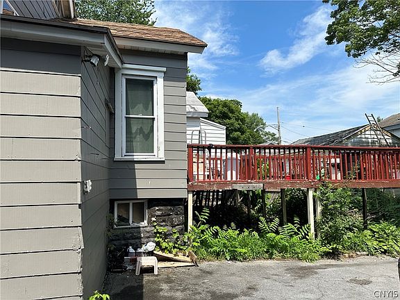 2nd image of 522 Carbon St