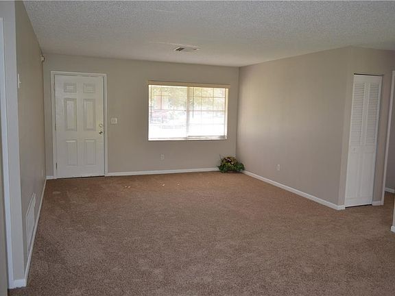 5th image of 2461 Greenwood St
