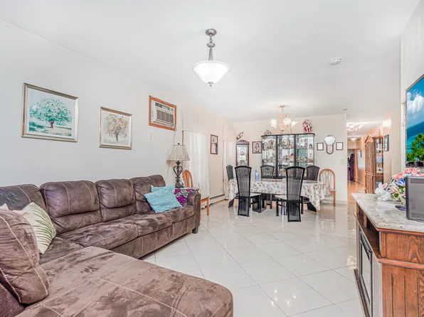 6221 23rd Avenue image 1 of 41