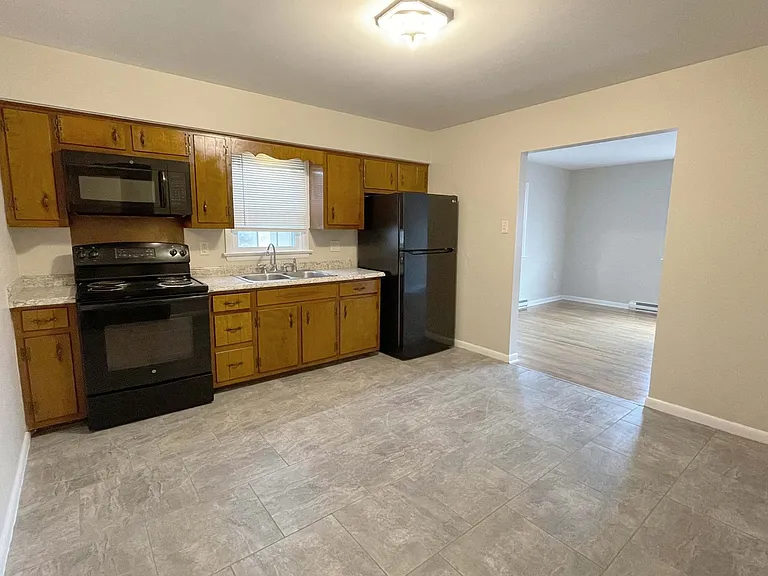 414 S Market St — Photo 4