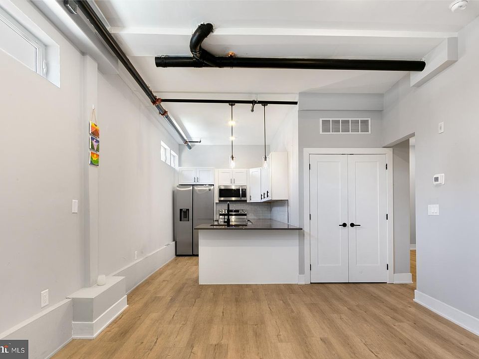 1st image of 3965 Lancaster Ave #102