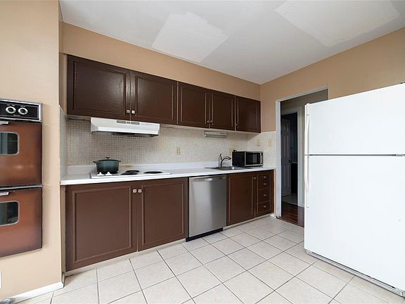 5th image of 10364 Forest Brook Ln APT G