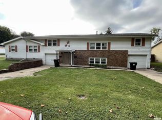 302 19th St, Lincoln, IL 62656