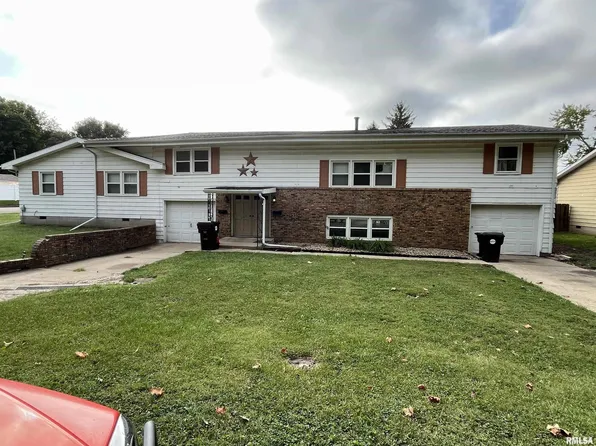 302 19th St #3, Lincoln, IL 62656