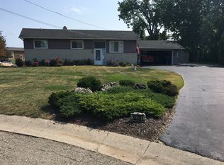 10281 Cedar Pointe Dr, White Lake, MI