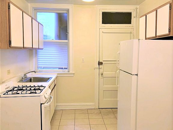 2nd image of 1610 W Sunnyside Ave APT 3E