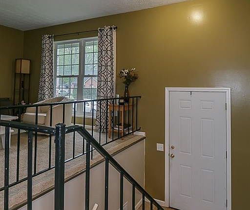 4th image of 643 Argonne Dr