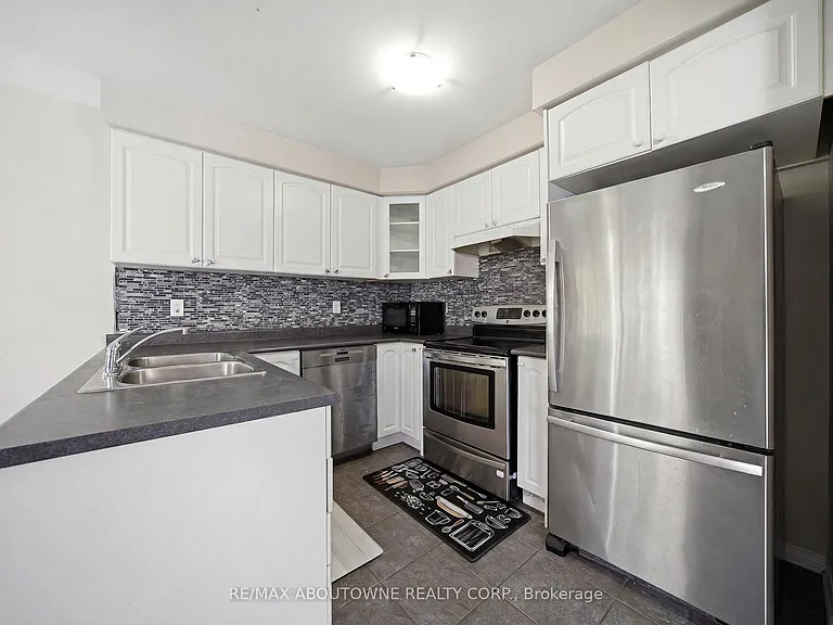 902 Gazley Cir — Photo 13