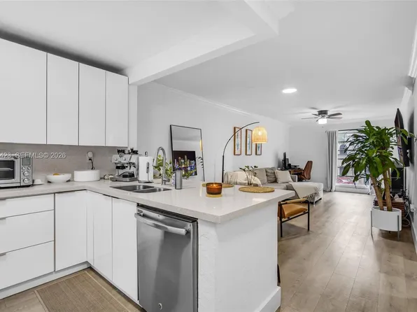 1650 S Le Jeune Rd APT 105, Coral Gables, FL 33134